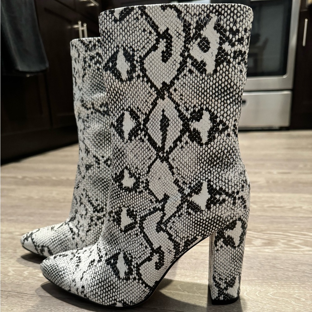 Wet Kiss Snake Booties